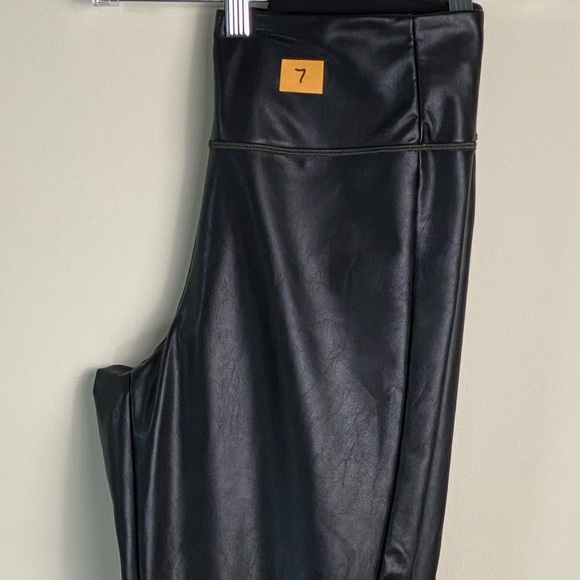 Women’s ATHLETA Black Gleam Faux Leather Front Leggings Size Medium - Picture 13 of 13